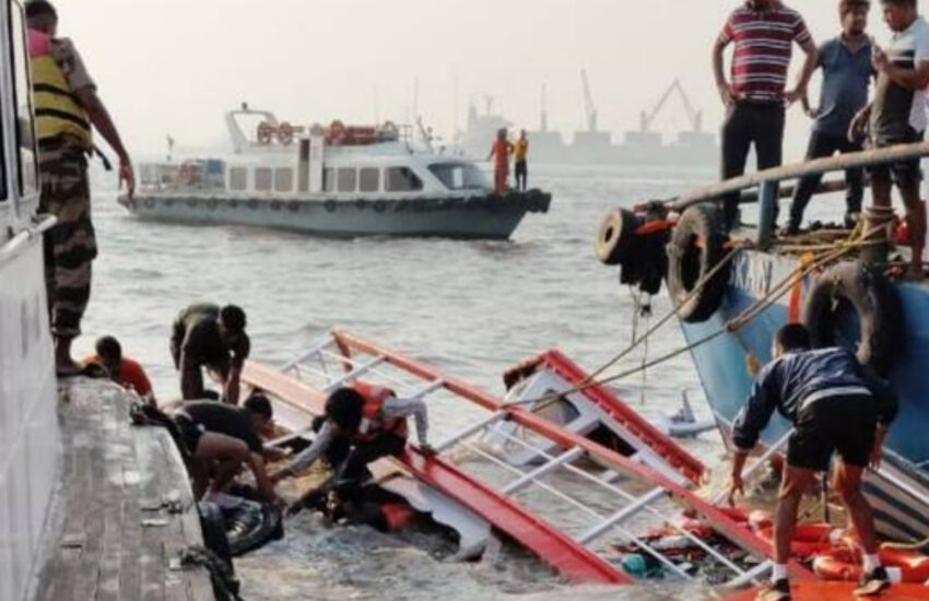 Hindistan’da yolcu feribotu ve sürat teknesi çarpıştı: 13 ölü