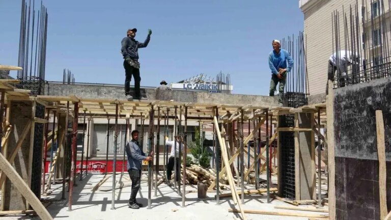 vanda-kavurucu-hava-ve-insaat-iscileri-p6DZJGHW.jpg