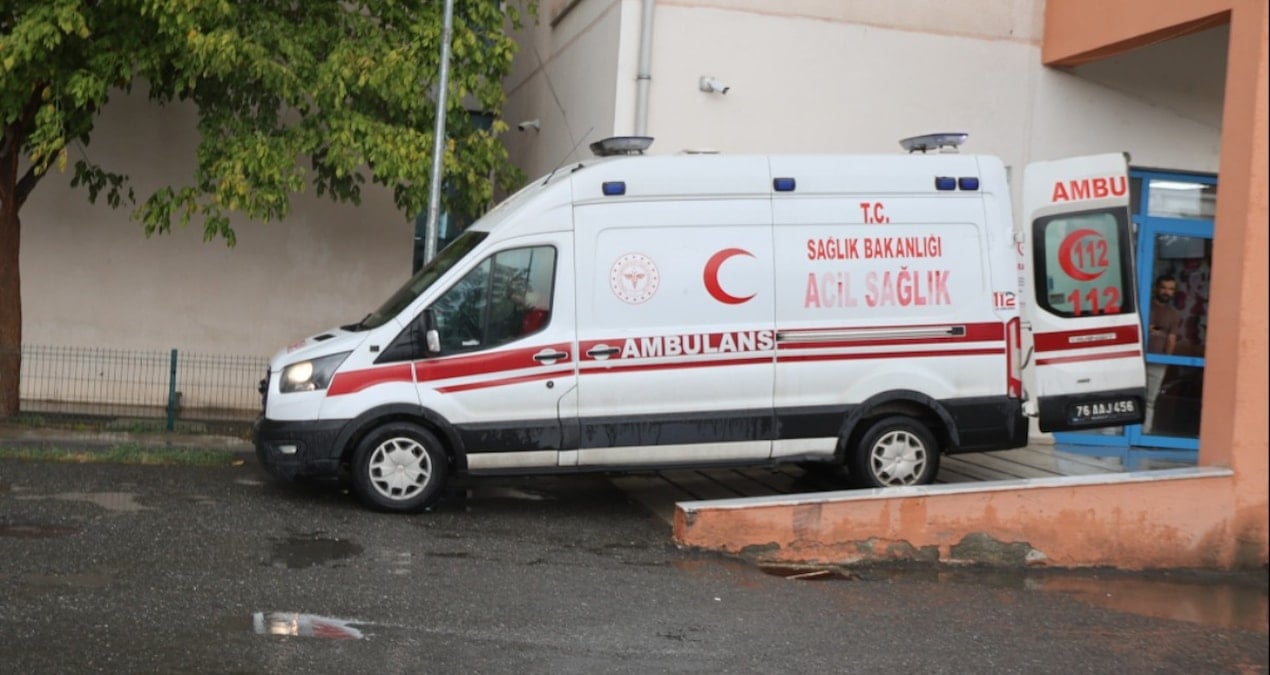 igdirda feci olay yildirim isabet eden genc can verdi CLjup2hr