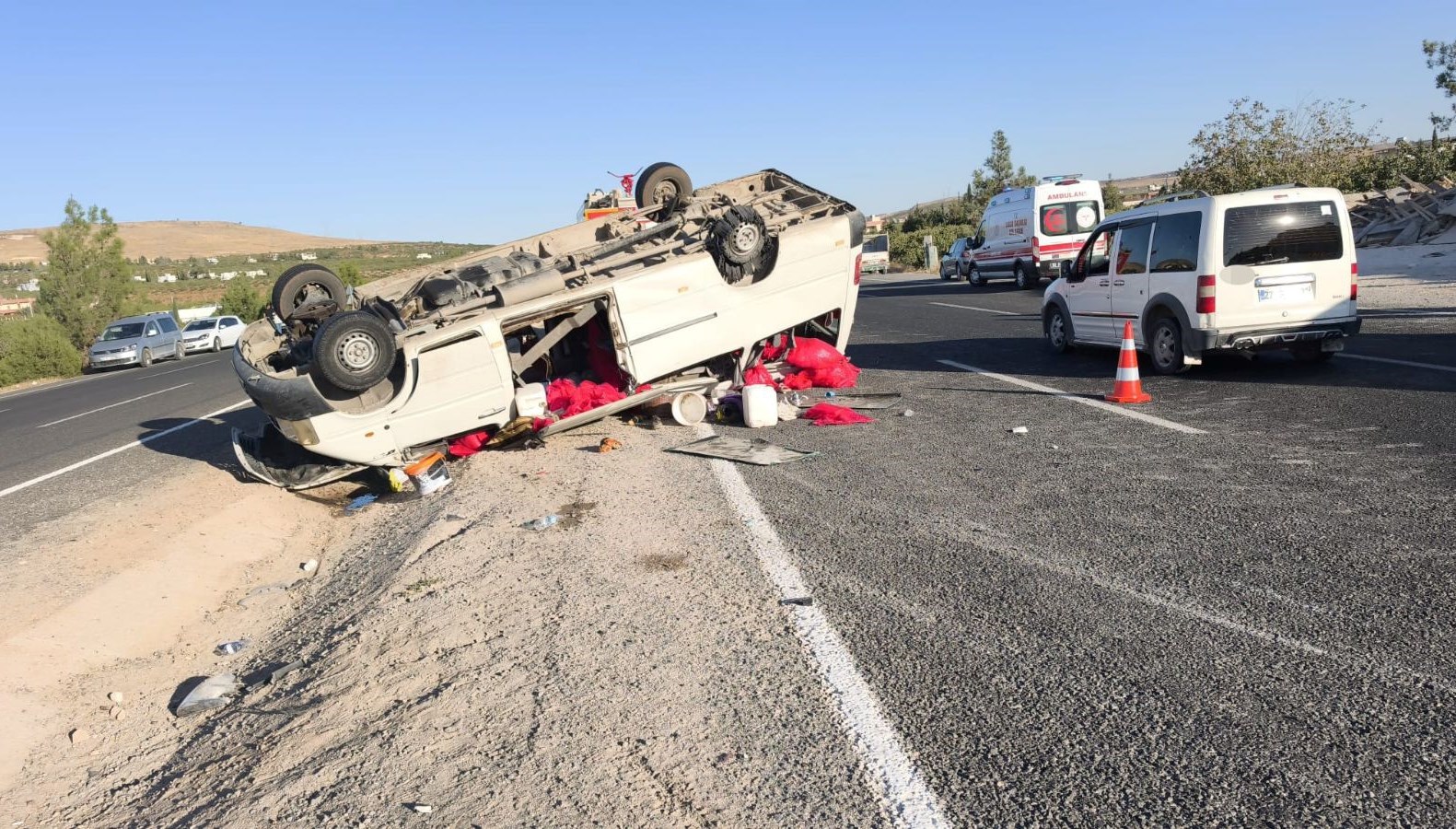 tarim iscilerini tasiyan minibus devrildi 20 yarali 3ERG9YdC