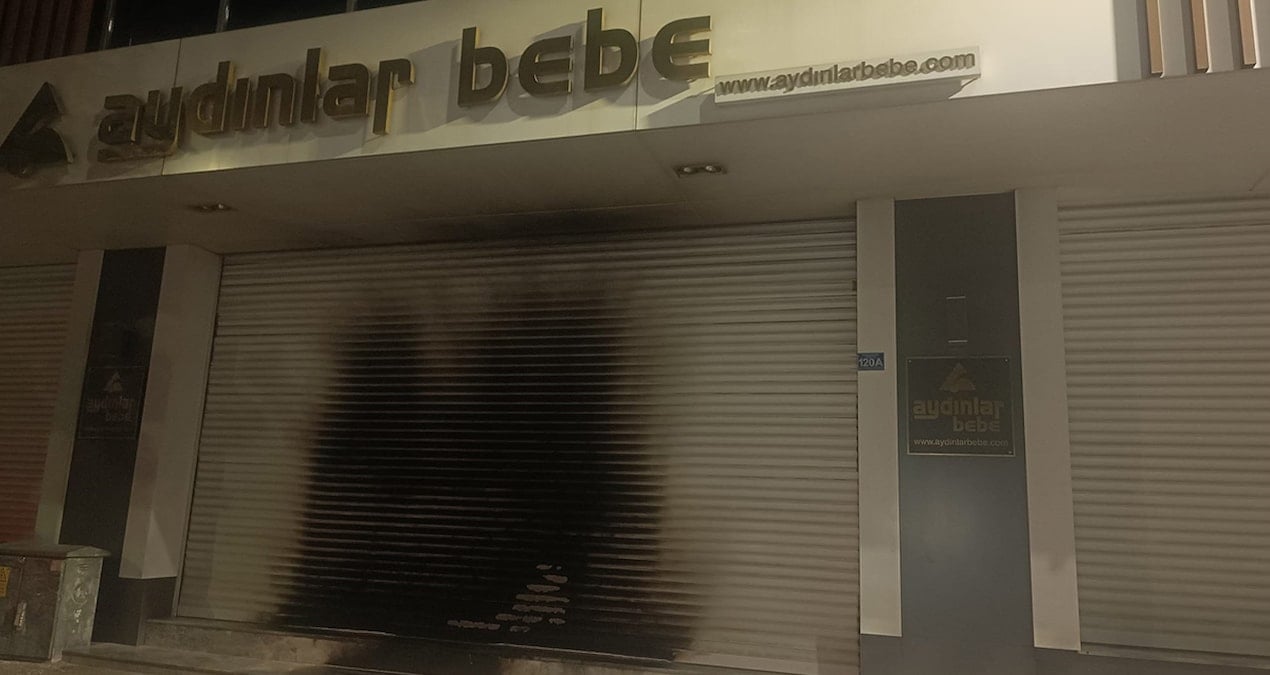 yer bursa magazayi kundaklamaya calisti o anlari cep telefonu kamerasiyla kaydetti hT5mxBWr