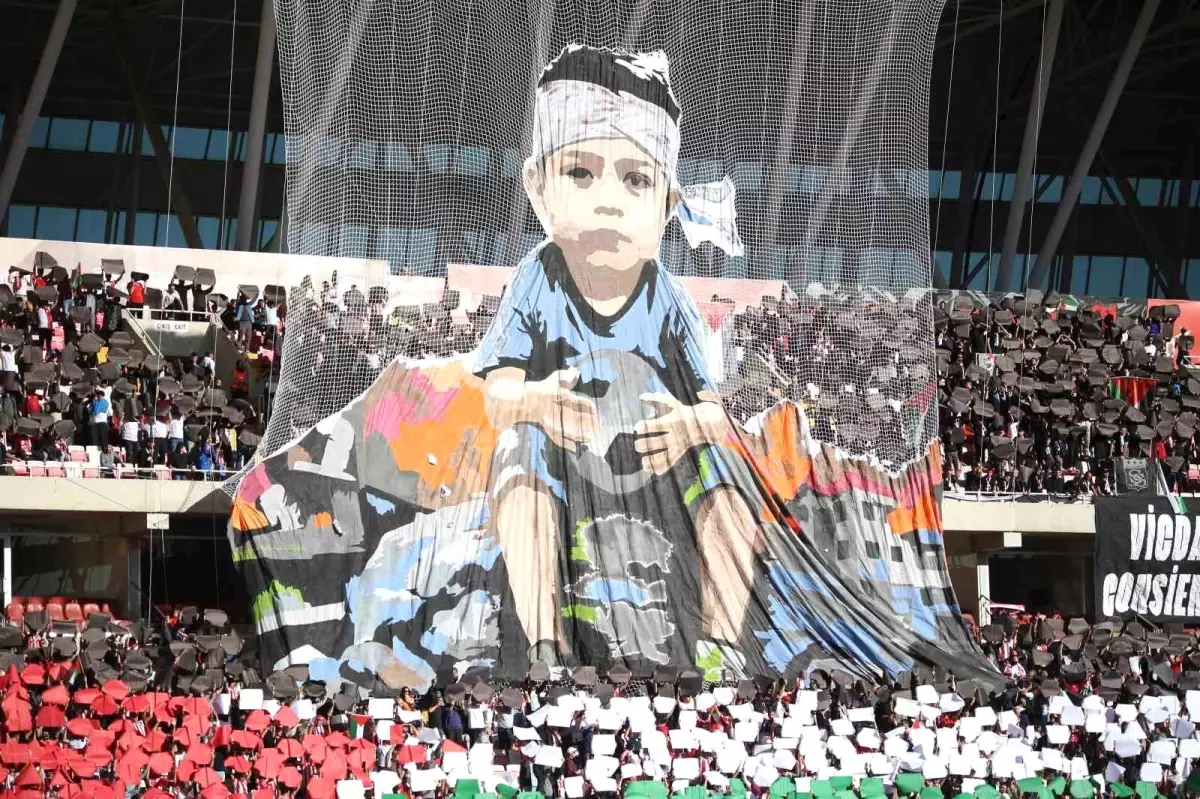 sivasspor taraftarindan anlamli koreografi HEQKCtUA