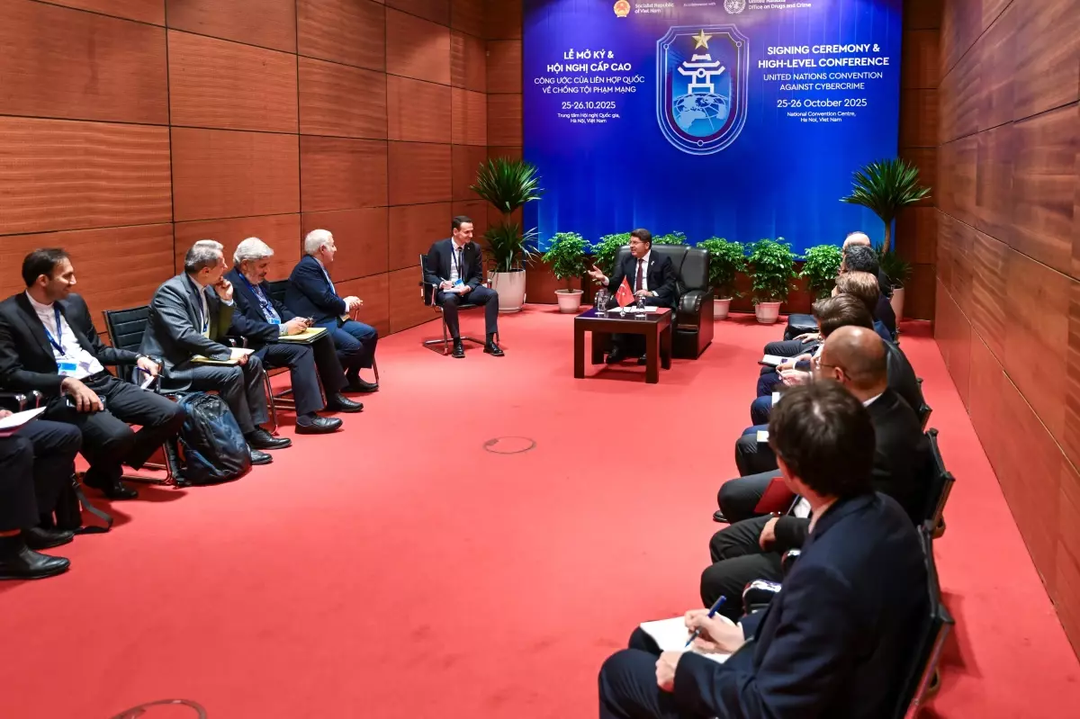 tunc ve jalalzadehden adli isbirligi gorusmesi m3e5AYOu.jpg