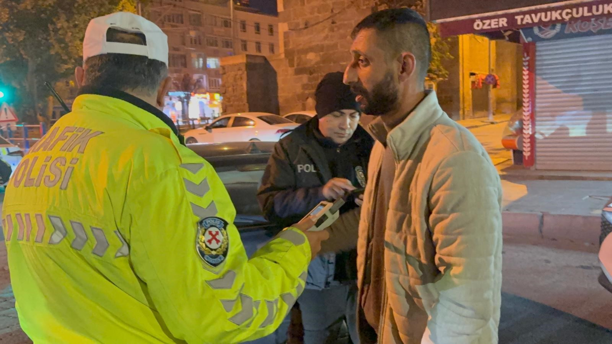 kayseride alkollu surucu kimlik isteyen polise sosyal medya hesabini acti kCLywvO1.jpg