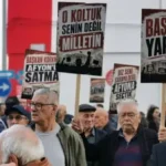 burcu-koksalin-sessizligi-chplileri-sokaga-doktu-yapma-baskan-YWeH7vbp