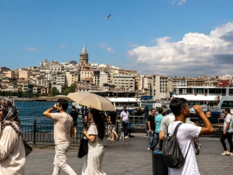 Istanbulda sicaklik tirmanacak akom saganak yagis icin tarih verdi yeGrNjAA